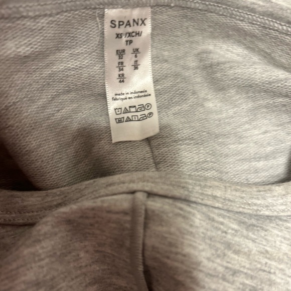 SPANX Doleman Women's Light Gray Relaxed Sweatshirt. Size XS. - Picture 5 of 5